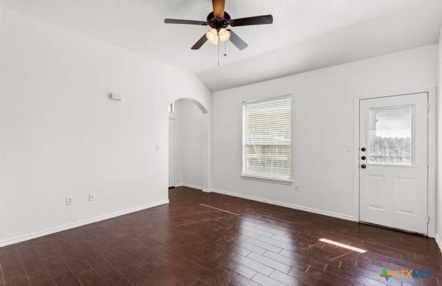 586 Creekside Circle Gallery 4