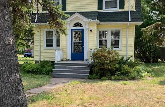 Available August 3rd!- Traditional Woodland 3 Bed 1 Bath w/ Deck & Garage photos photos