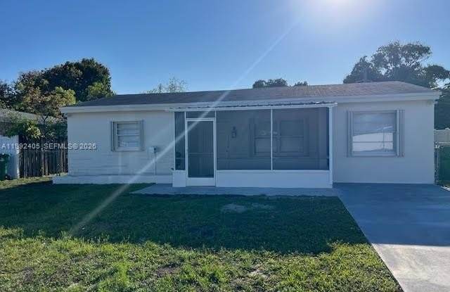 2820 SW 65th Ave photos photos