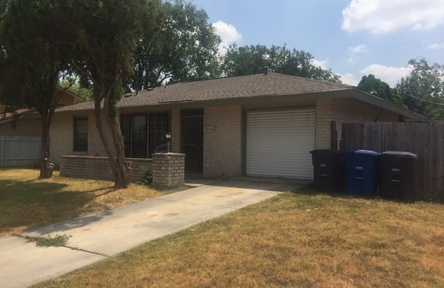 5202 VILLAGE GLEN - 5202 Village Glen, San Antonio, TX 78218