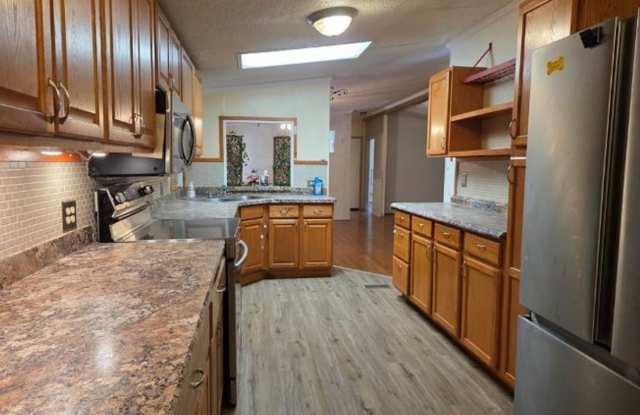 FOR LEASE!! Gallery 3
