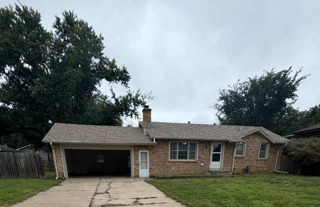 Beautifully Updated 3-Bedroom Home in Benson with Finished Basement & Attached Garage! Gallery 1
