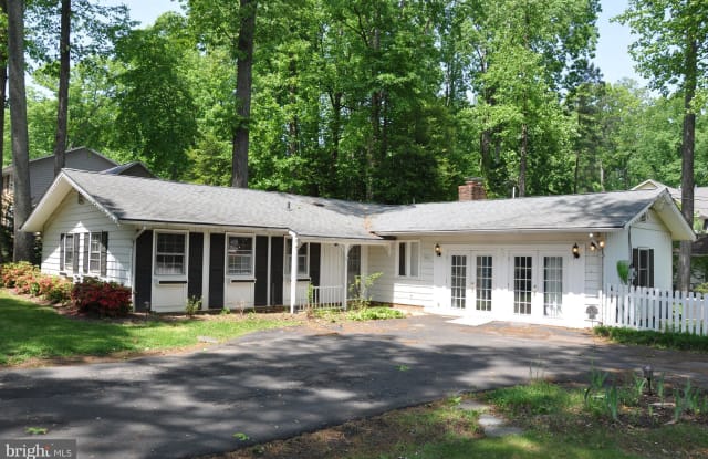 932 PARK STREET SE - 932 Park Street Southeast, Vienna, VA 22180