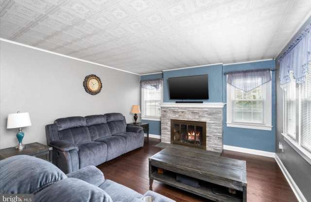 2734 QUAKERBRIDGE Road Gallery 4