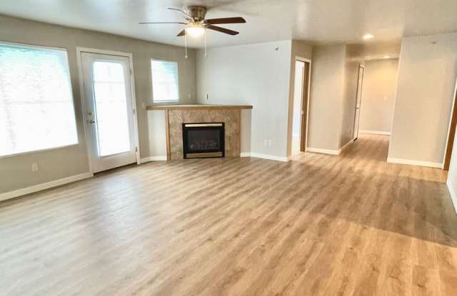 Newly remodeled 3 bedroom 2 bath condo Gallery 1