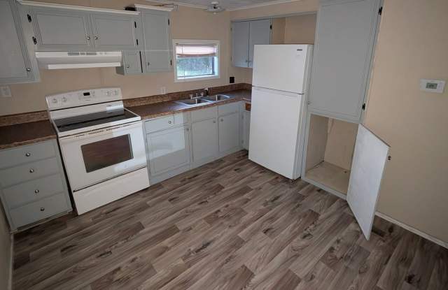 2 Bed / 2 Bath - Orangefield ISD - AVAILABLE NOW!!! Gallery 2