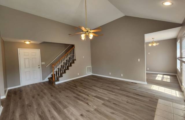 $1700 - 3 Beds 2 Bath + Bonus Room Gallery 4