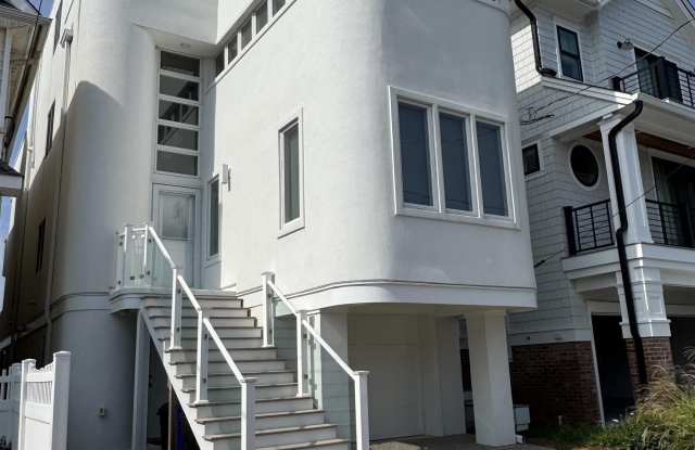 1210 Pleasure Ave Gallery 1