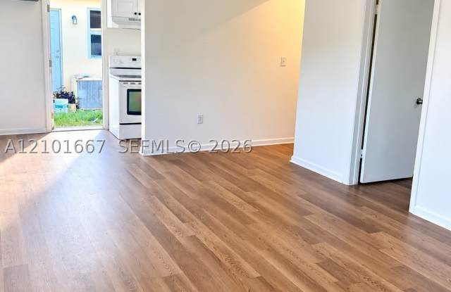 1946 NE 167th St Gallery 2