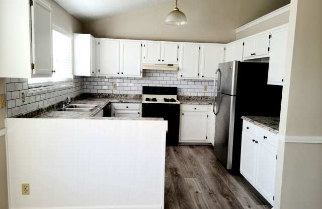 Spacious 4-Bed 2.5-Bath Home with 2-Car Garage! Gallery 3