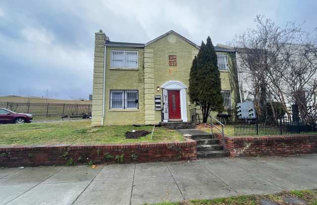 1700 CAPITOL AVENUE NE photos photos