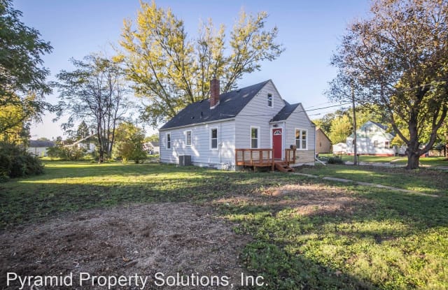 932 Leland Ave - 932 Leland Avenue, Des Moines, IA 50315