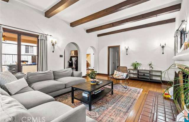 1500 Thompson Avenue Gallery 4