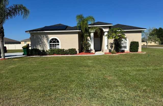 Charming 3BR House in Dundee - 616 Valencia Court, Dundee, FL 33838