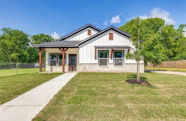 747 N Wilhite Street - 747 North Wilhite Street, Cleburne, TX 76031