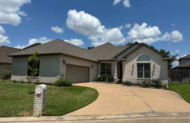 College Station - 3 bedroom 2 bath- 2 car garage - fenced in back yard home in Castlegate photos photos