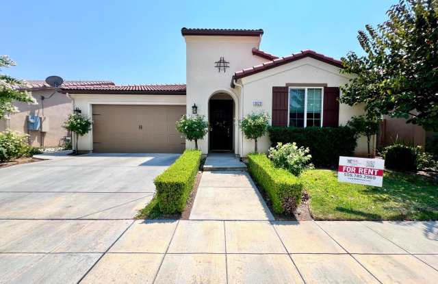 $2,595 Ashlan  Leonard, 3 Bedroom 3 Bathroom - Griffith Ave, Clovis - Solar Panels + Office photos photos