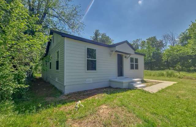 Newly Remodeled FOUR bedroom home in Spencer! FOR RENT! Gallery 4