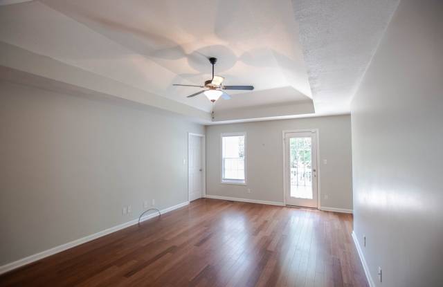 Pet Friendly Three Bedroom! Gallery 4