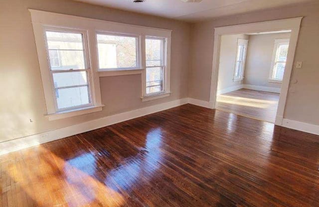 424 Poplar Street - 2 photos photos 424 Poplar Street - 2 photos photos