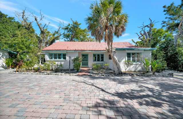 ALL THE CHARM! - Siesta Key 1+ acre on the Bay - 3 bed/ 2 bath pool home photos photos