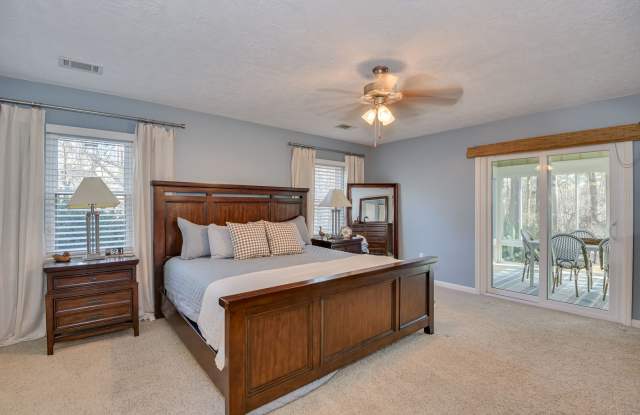 Fully Furnished Lakefront Home | Monthly Rental Available October – March Gallery 3