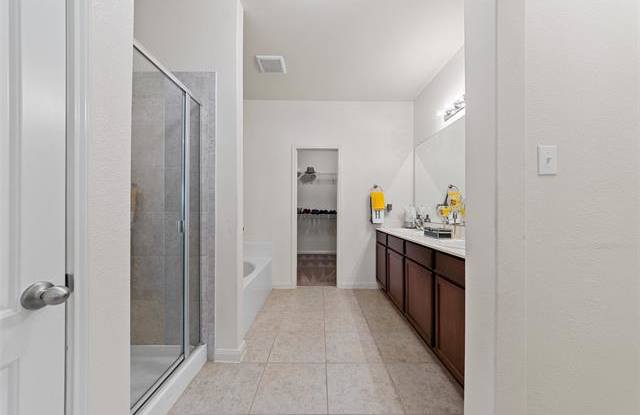 8910 Black Haw Street Gallery 3