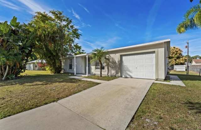 307 SE HUSTED Terrace Gallery 1