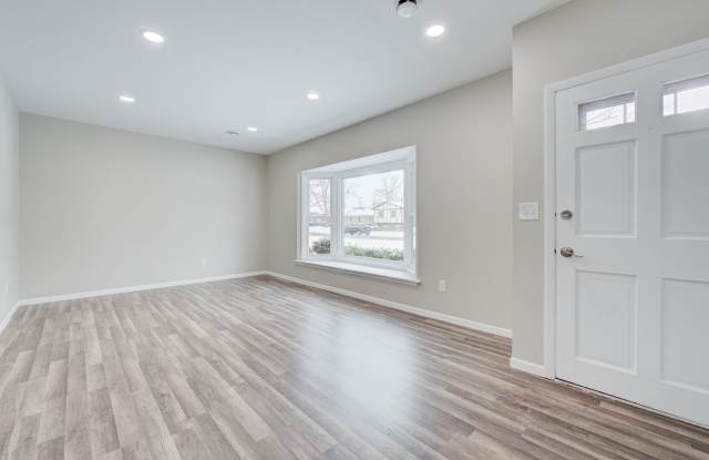 405 S Thornwood Drive Gallery 3