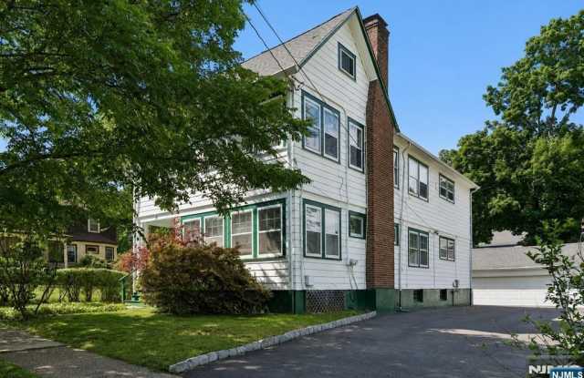 26 Howe Avenue Gallery 3