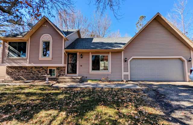 9203 Ranchview Ln N - 9203 Ranchview Lane North, Maple Grove, MN 55369