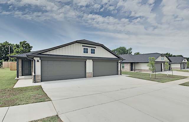 2 Bedrooms 2 Bathroom with a 2 car garage Duplex with upgrades close to Broadway Extension, a short distance from Edmond and easy access to downtown OKC photos photos