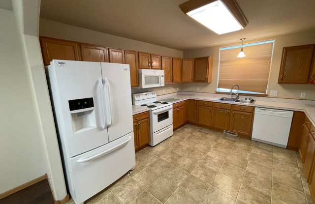 Large 4 bedroom home available! photos photos