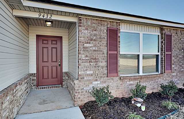 Fantastic 3 Bedroom 2 Bath Home in Mustang School District! Gallery 3
