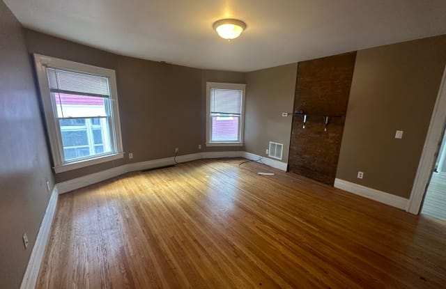 39 Oxford Street - Up - 39 Oxford Street, Rochester, NY 14607