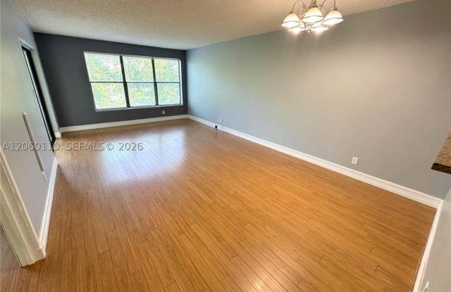 2324 S Cypress Bend Dr Gallery 4