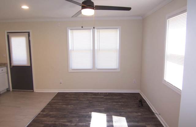2126 SUNNYTHORN ROAD Gallery 2