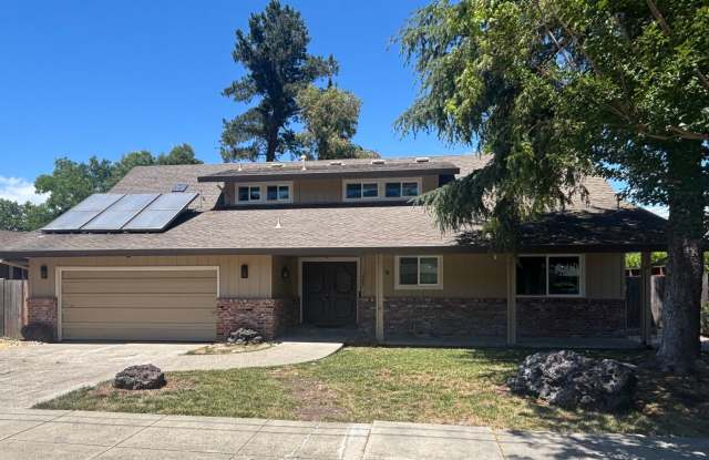 Recently Updated Large 4 Bedroom 2 Bathroom Bennett Valley Home photos photos Recently Updated Large 4 Bedroom 2 Bathroom Bennett Valley Home photos photos