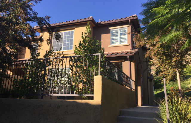 382 E Hilltop Way - 382 Hilltop Way, Thousand Oaks, CA 91362
