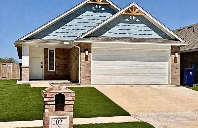 **Gorgeous Newer Build! 3 Bed 2 Bath** photos photos