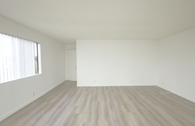 1406 N. Serrano Gallery 3