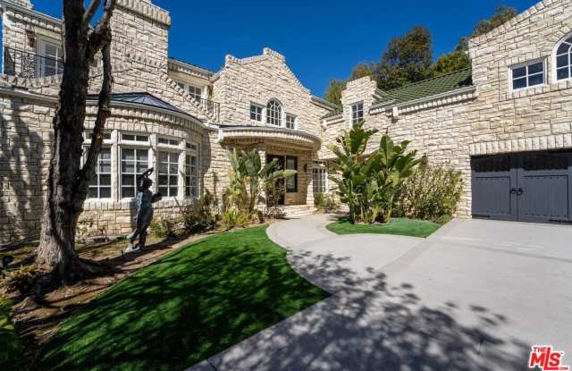 2387 Stratford Cir Gallery 3