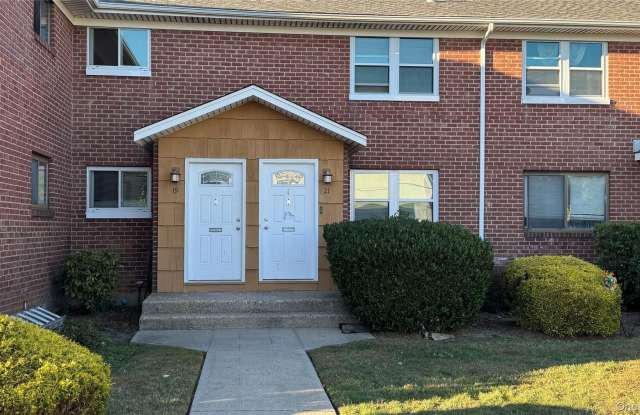 19 Barbara Court - 19 Barbara Court, Sayville, NY 11782