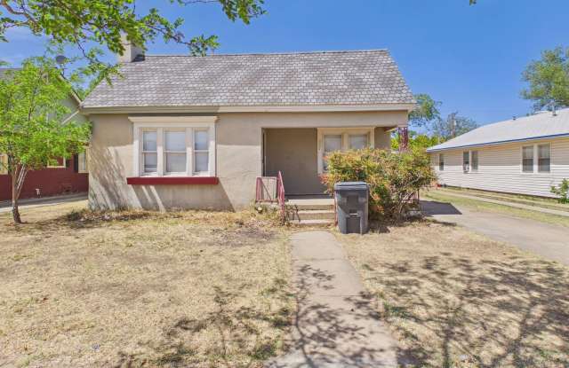 Adorable 3 Bedroom Home in Sunset Addition! photos photos