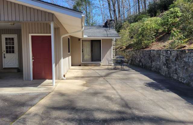 3/1.5 home for rent close to downtown Sylva Gallery 3