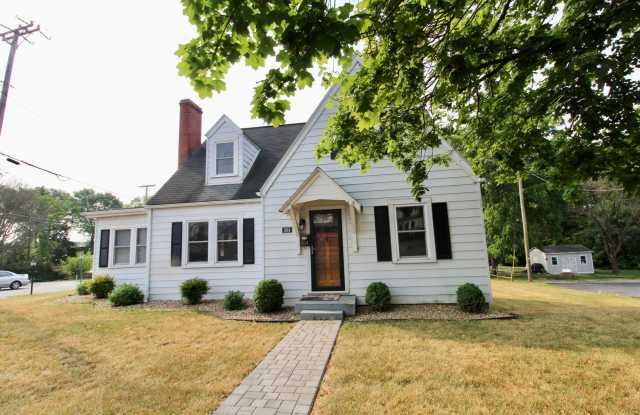 Beautiful home for rent near Downtown Harrisonburg  JMU's Memorial Hall - 804 S. High St. Harrisonburg, VA - 804 South High Street, Harrisonburg, VA 22801