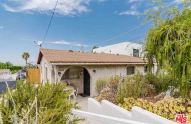 10539 Samoa Avenue Gallery 2