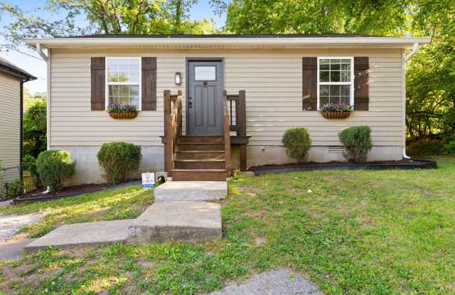 Charming Renovated 2 Bedroom Home with Spacious Yard & Updated Interior photos photos