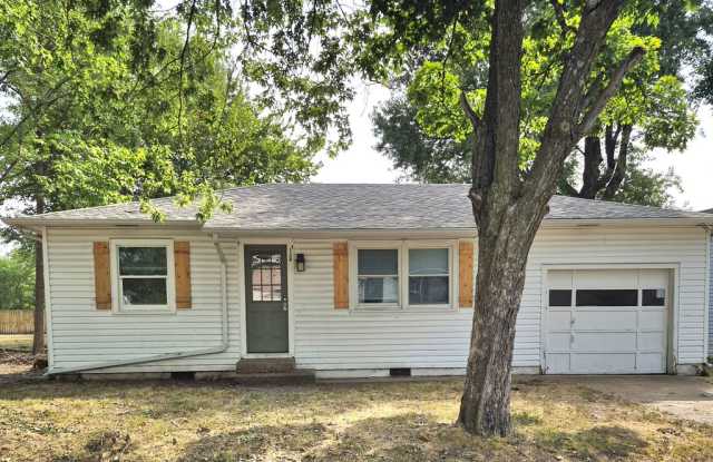 2 bed, 1 Bath house in Bolivar, Mo! Call Quick! photos photos