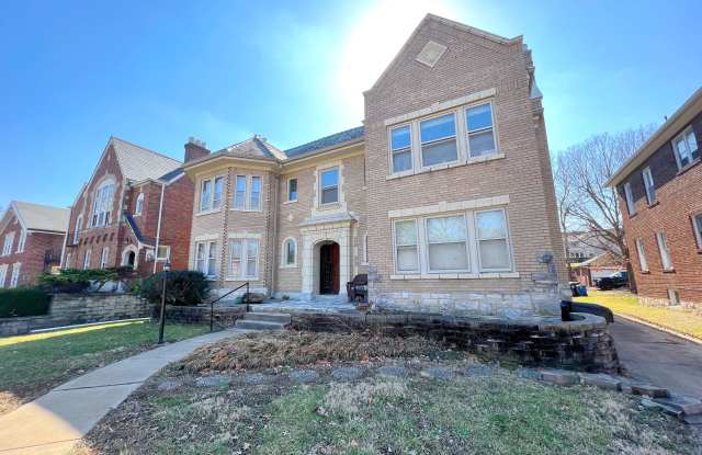 7260 Pershing Ave - 7260 Pershing Avenue, University City, MO 63130